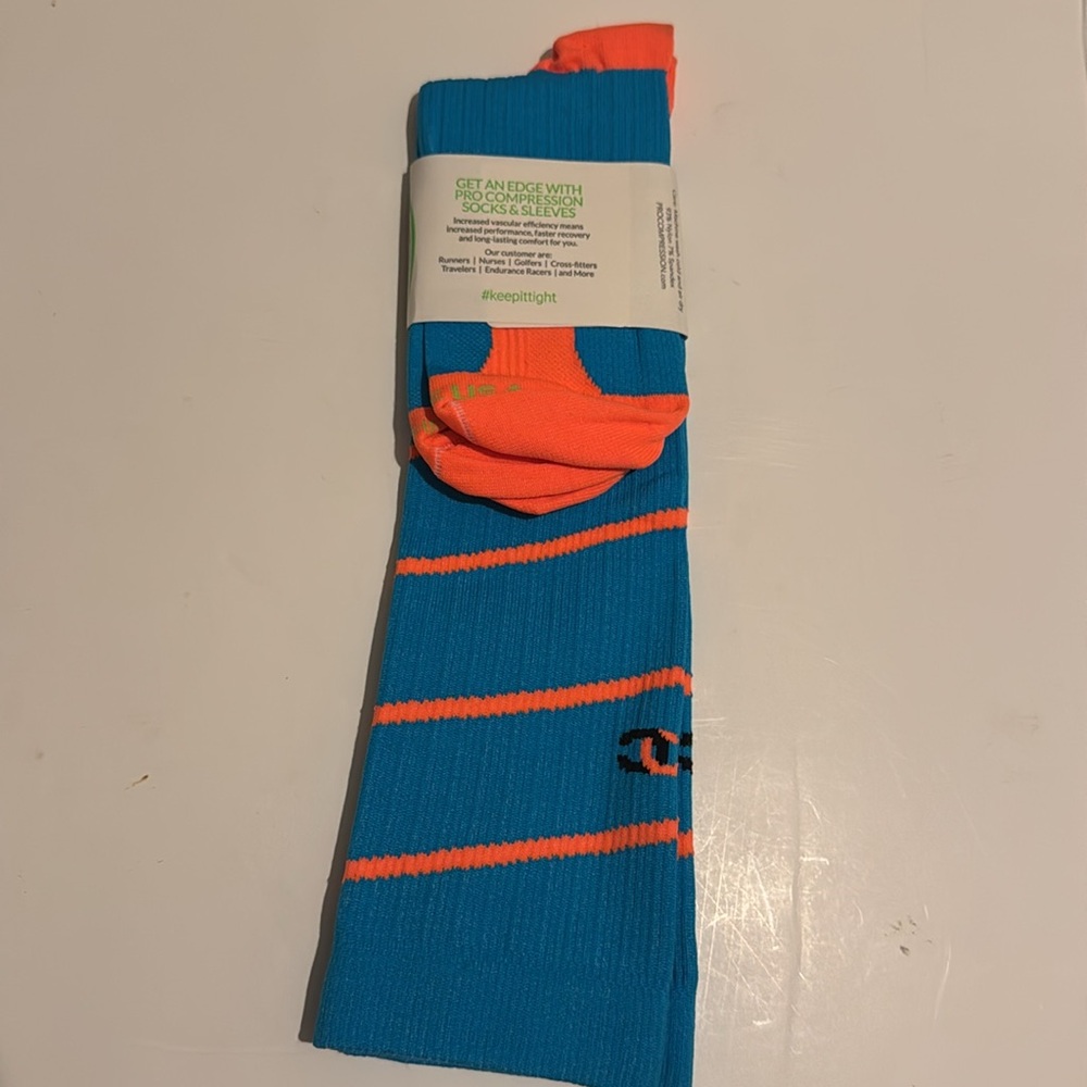 NWT- Pro Compression Performance Socks-Size S/M - Picture 2 of 5